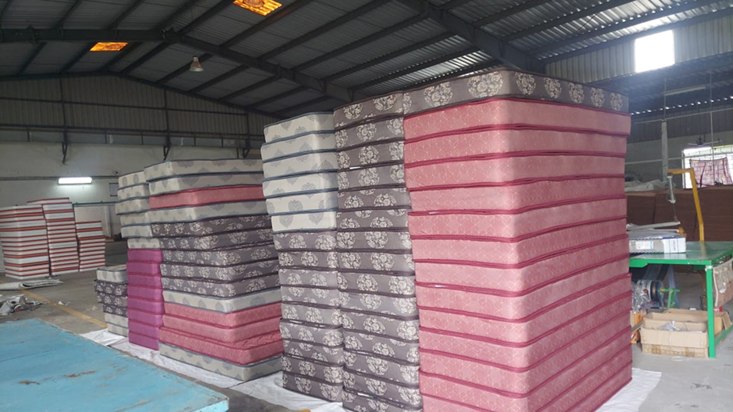 Premium foam mattress with quilted top layer